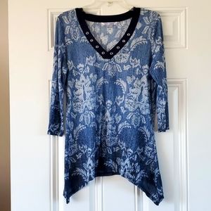 Nygard medium high low hem 3/4 sleeve wrinkle free blouse